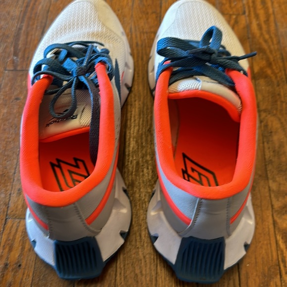 Reebok sneakers. Excellent condition. Fit like women’s 7/7.5 - Picture 4 of 4